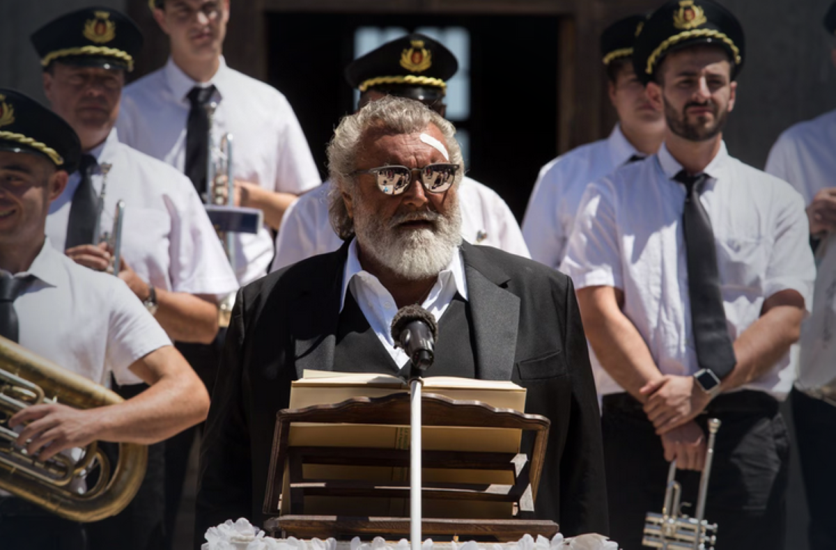 Stasera in TV: “Puoi baciare lo sposo” torna su La5 – una commedia che fa ridere, emoziona e fa riflettere