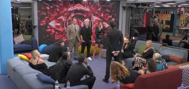 Ex gieffino smaschera il trucco dei vip: “Ecco come si creano fan e profili fake”