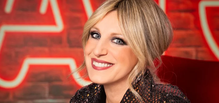 Katia Follesa “pazza d’amore” per l’attore di Mare Fuori, “incontro speciale con la famiglia”