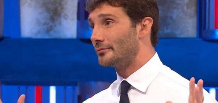 “Io gay? Magari”: la reazione di Stefano De Martino alle offese ricevute