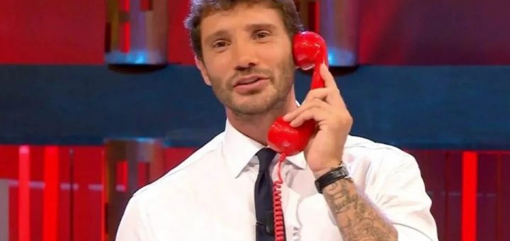 Stefano De Martino in bilico: il futuro di Affari Tuoi minacciato dal successo di Gerry Scotti