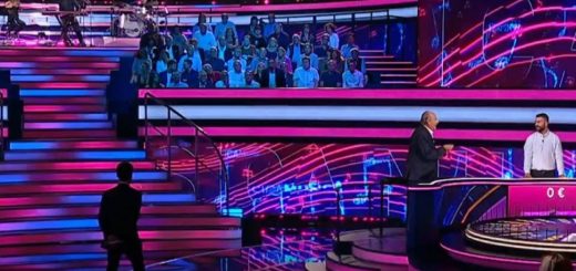 Gerry Scotti senza parole: l’ospite inatteso fa alzare in piedi lo studio