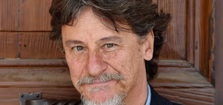 Giorgio Tirabassi a La Volta Buona: il ricordo di Gigi Proietti, la carriera e la famiglia