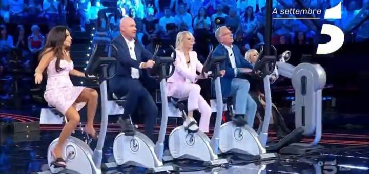 Tu Sì Que Vales: torna il varietà di Maria De Filippi con Paolo Bonolis nella giuria