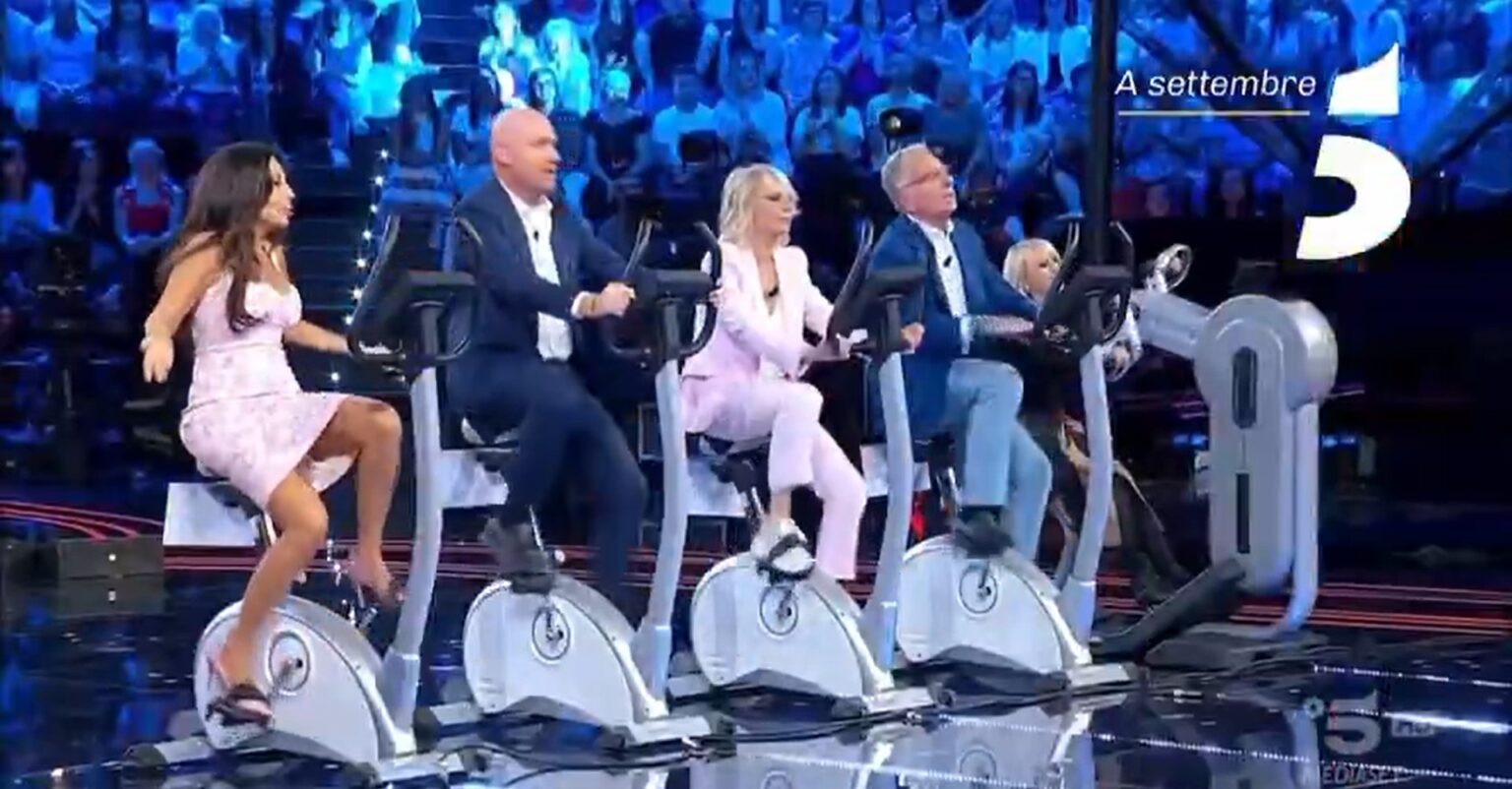 Tu Sì Que Vales: torna il varietà di Maria De Filippi con Paolo Bonolis nella giuria