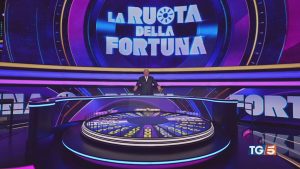 Striscia la notizia torna nell’access: “La Ruota della Fortuna” rischia lo stop