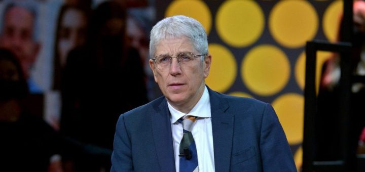 Fuori dal Coro, puntata shock: dal dramma delle donne in gabbia al business dei falsi santoni