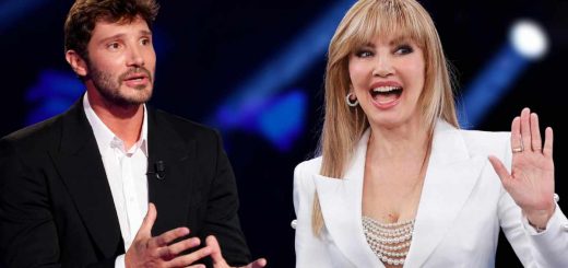 Rai1 corre ai ripari: nuova strategia con Affari Tuoi e Ballando con le Stelle, arriva l’asse De Martino–Carlucci